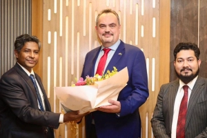 ঢাকায় পৌঁছেছেন নতুন মার্কিন রাষ্ট্রদূত ব্রেন্ট ক্রিস্টেনসেন