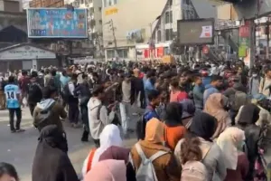 অধ্যাদেশ জারির দাবিতে ফের অবরোধ ৭ কলেজ শিক্ষার্থীদের