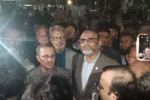 শিক্ষার্থীদের উপর হা'মলাকারীদের বিরুদ্ধে ঢাবির মামলা, সেন্ট্রাল বিশ্ববিদ্যালয়ের দুঃখ প্রকাশ