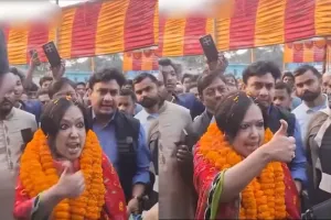 ম্যাজিস্ট্রেটকে আঙুল দেখিয়ে হুমকি দিলেন রুমিন ফারহানা