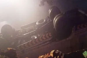 ট্রাক খালে পড়ে এক পরিবারের ১৪ জন নি-হ-ত