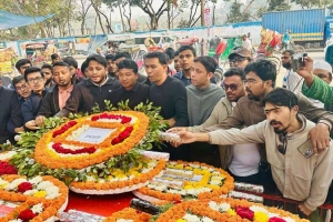 শহীদ আসাদের শাহাদাত বার্ষিকীতে ঢাবি ছাত্রদলের শ্রদ্ধা