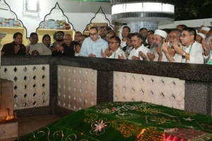 সিলেটে পৌঁছেই শাহজালালের মাজার জিয়ারত করলেন তারেক রহমান