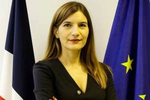 ইরানে সামরিক হস্তক্ষেপ নয়, অবস্থান স্পষ্ট করল ফ্রান্স