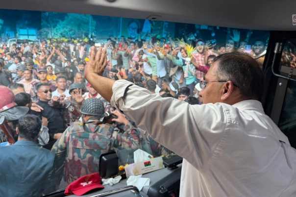 ২০ বছর পর মায়ের জন্মভূমিতে তারেক রহমান, ফেনীতে জনসমুদ্র