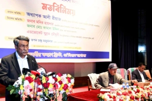 ফ্যাসিবাদ ভাঙতে গণভোটে হ্যাঁ প্রয়োজন: আলী রীয়াজ