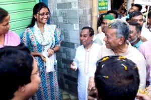 দেশের মানুষ গণতন্ত্রের পথেই হাঁটবে: আমীর খসরু