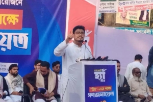 
হাতে চুড়ি পরে বসে আছে নির্বাচন কমিশন: ডাকসু ভিপি