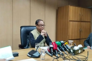 কিছু স্বার্থান্বেষী মহল টাকা দিয়ে মানুষকে উসকানি দিচ্ছে: গভর্নর