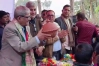 নির্বাচনী পথসভায় ব্যতিক্রমী উপহার পেলেন মির্জা ফখরুল