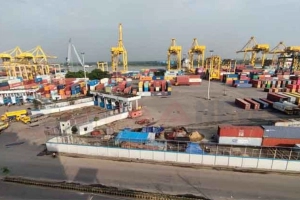 দ্বিতীয় দিনের ধর্মঘটে থমকে গেল চট্টগ্রাম বন্দর