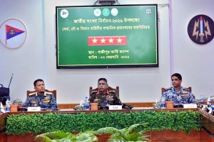 নির্বাচনকে সামনে রেখে তিন বাহিনী প্রধানের গাজীপুর জেলা পরিদর্শন