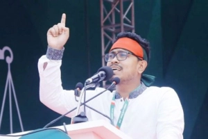 অন্তর্বর্তী সরকারের কাছে জবাবদিহি চাইলেন ডাকসু ভিপি