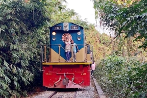 ছয় ঘণ্টা পর স্বাভাবিক সিলেটের রেল যোগাযোগ