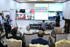 নিয়ন্ত্রণ কক্ষ থেকে দেশজুড়ে ভোট পর্যবেক্ষণ করছেন প্রধান উপদেষ্টা