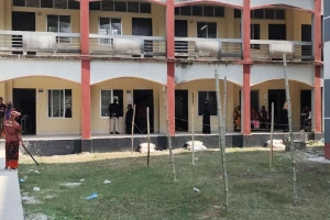 ভোটকেন্দ্রে ক-কটেল বি-স্ফোরণ, জামায়াত কর্মী আটক