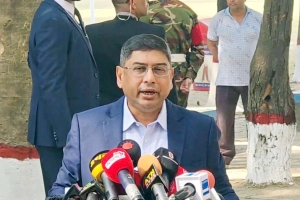 শান্তিপূর্ণ ভোট চলছে, নির্ভয়ে কেন্দ্রে যাওয়ার আহ্বান সেনাপ্রধানের