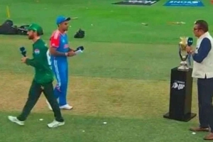 ভারত-পাকিস্তান ম্যাচে হাত মেলানোর রহস্য জারি