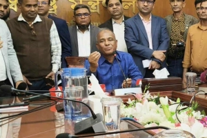 দায়িত্ব শেষ করার পরও দেশে থাকবেন স্বরাষ্ট্র উপদেষ্টা