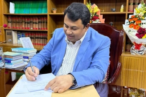 ঢাকার চিফ জুডিশিয়াল ম্যাজিস্ট্রেটকে আইনমন্ত্রীর পিএস পদে নিয়োগ