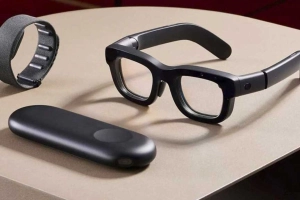 অ্যাপলের নতুন চমক: ক্যামেরাযুক্ত এয়ারপডস ও স্মার্ট চশমা