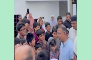 প্রটোকল ভেঙে শিশুদের সাথে মনখোলা আড্ডায় প্রধানমন্ত্রী