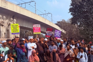 সারাদেশে ধর্ষণ-সহিংসতার বিচারের দাবিতে ঢাবিতে ডাকসুর বিক্ষোভ