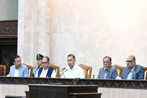 নির্বাচনি ইশতেহার বাস্তবায়নে কর্মকর্তাদের নির্দেশ দিলেন প্রধানমন্ত্রী