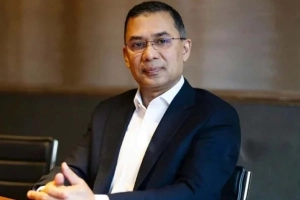 নিজের ছবি সংবলিত বিলবোর্ড দ্রুত অপসারণের নির্দেশ প্রধানমন্ত্রীর