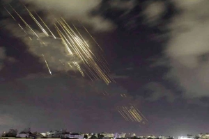 ইসরায়েলে ইরানের ক্লাস্টার বোমা হা'মলা, আহত অন্তত ১২