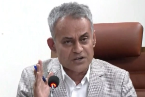 অতিরিক্ত ভাড়া নিলেই রুট পারমিট বাতিল: সেতুমন্ত্রী