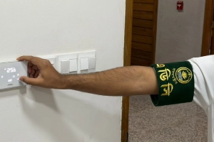 সচিবালয়ে বিদ্যুৎ সাশ্রয় করে কাজ করছেন প্রধানমন্ত্রী