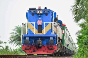 ঈদযাত্রায় ট্রেনের অগ্রিম টিকিট বিক্রির তৃতীয় দিন আজ