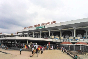 নয় দিনে মধ্যপ্রাচ্যের ৩০০ ফ্লাইট বাতিল