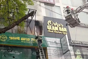 মিরপুরে ১১ তলা ভবনে আ'গুন, নিয়ন্ত্রণে কাজ করছে ফায়ার সার্ভিস