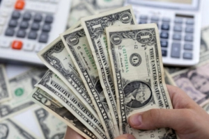 মধ্যপ্রাচ্য সংকটে ডলারের দামে হঠাৎ ঊর্ধ্বগতি