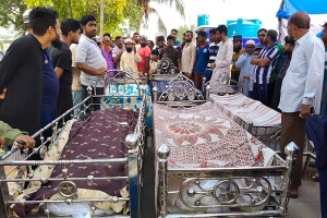 ৯ মসজিদের খাটিয়া এলো বাড়িতে, জুমার পর জানাজা