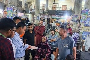 অতিরিক্ত ভাড়া ও যাত্রী হয়রানি ঠেকাতে রাতেও বিআরটিএ-র নজরদারি