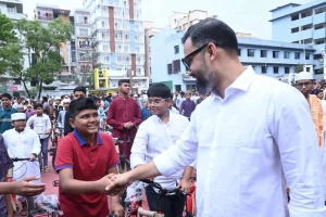 মিরপুরে ৩১৭ শিশুকে সাইকেল উপহার দিলেন ক্রীড়া প্রতিমন্ত্রী