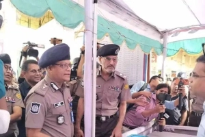 গাবতলী টার্মিনালে আইজিপি ও ডিএমপি কমিশনার