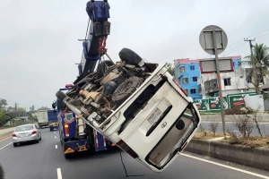 বগুড়ায় মাইক্রোবাসে সিলিন্ডার বিস্ফোরণ, নি-হ-ত ৩