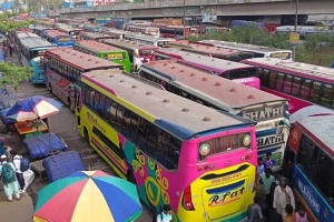 ঢাকা-টাঙ্গাইল মহাসড়কে ঘরমুখী যাত্রীদের চাপে যানজট