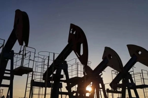 মধ্যপ্রাচ্য সংকটের মধ্যেই কিছুটা কমেছে তেলের দাম