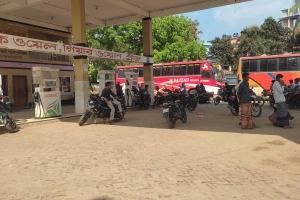 তীব্র জ্বালানি সংকটে বন্ধ এক জেলার সব পাম্প