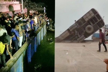 দৌলতদিয়ায় বাসডুবির ৫ ঘণ্টা পার, নিখোঁজ অন্তত ৪০ জন