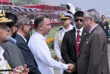 স্বাধীনতা দিবসের কুচকাওয়াজে রাষ্ট্রপতি ও প্রধানমন্ত্রী তারেক রহমান