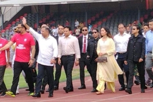 স্বাধীনতা দিবসের প্রীতি ফুটবল ম্যাচ দেখতে স্টেডিয়ামে প্রধানমন্ত্রী