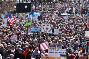 ট্রাম্পবিরোধী ‘নো কিংস’ বিক্ষোভে রাস্তায় নামল প্রায় ৮০ লাখ মানুষ