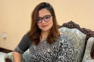 ঢাবি শিক্ষক মোনামীর ভাইরাল ছবি নিয়ে যা জানা গেল