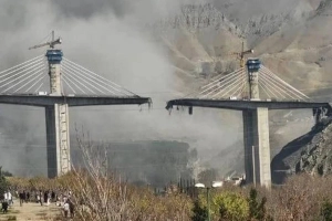 ইরানের বৃহত্তম সেতু ধ্বংসের দাবি ট্রাম্পের 